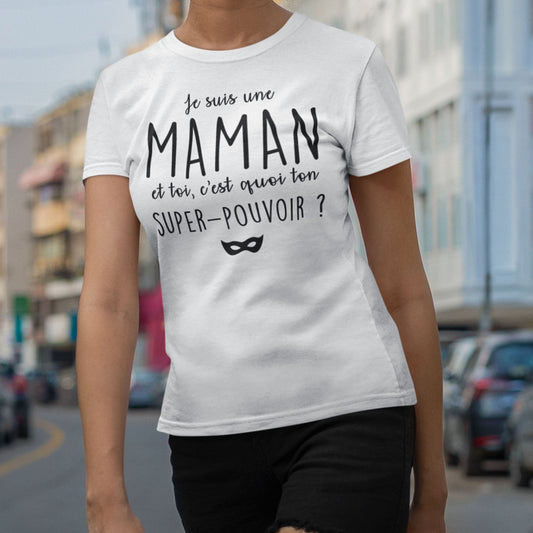 T-shirt pour femme avec inscription "Je suis une maman", parfait pour célébrer la maternité avec confort et style.