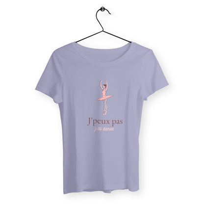 T-shirt femme avec l'inscription "J'peux pas, j'ai danse", un modèle dynamique et stylé pour les passionnées de danse. Confortable et élégant, parfait pour afficher votre amour pour la danse avec une touche d'humour.