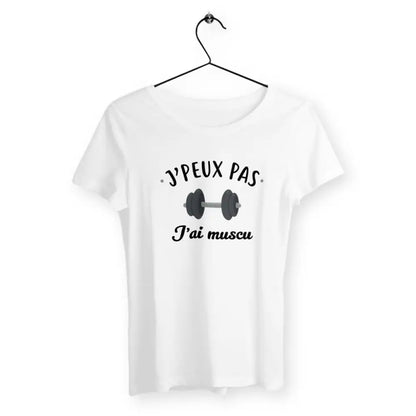 T-shirt femme avec l'inscription "J'peux pas j'ai muscu", un modèle motivant et sportif pour les passionnées de fitness et de musculation. Confortable et stylé, idéal pour afficher votre détermination et votre amour du sport avec une touche d'humour.