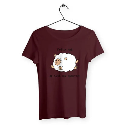 T-shirt femme avec l'inscription "J'peux pas, je suis un mouton", un modèle amusant et original pour celles qui aiment l'humour décalé. Confortable et stylé, parfait pour afficher un côté espiègle et léger.