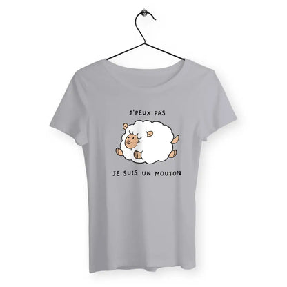 T-shirt femme avec l'inscription "J'peux pas, je suis un mouton", un modèle amusant et original pour celles qui aiment l'humour décalé. Confortable et stylé, parfait pour afficher un côté espiègle et léger.