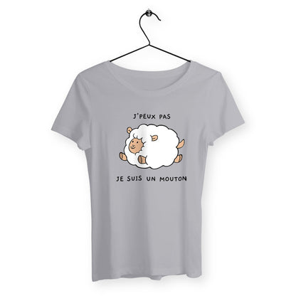 T-shirt femme avec l'inscription "J'peux pas, je suis un mouton", un modèle amusant et original pour celles qui aiment l'humour décalé. Confortable et stylé, parfait pour afficher un côté espiègle et léger.