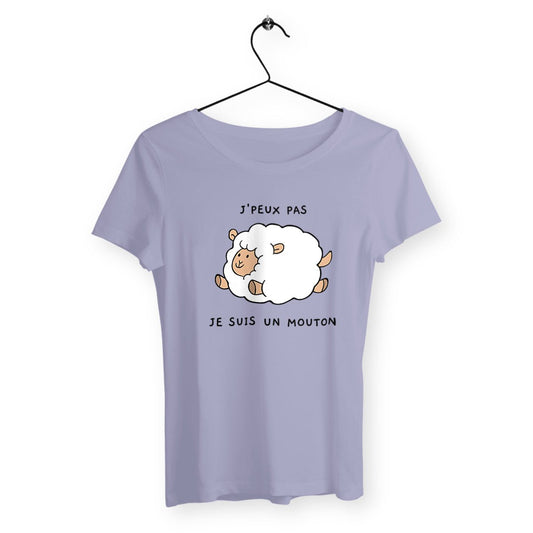 T-shirt femme avec l'inscription "J'peux pas, je suis un mouton", un modèle amusant et original pour celles qui aiment l'humour décalé. Confortable et stylé, parfait pour afficher un côté espiègle et léger.