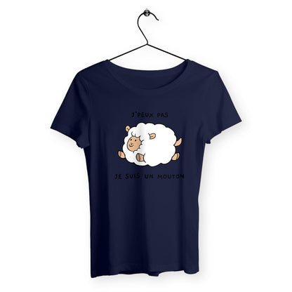 T-shirt femme avec l'inscription "J'peux pas, je suis un mouton", un modèle amusant et original pour celles qui aiment l'humour décalé. Confortable et stylé, parfait pour afficher un côté espiègle et léger.