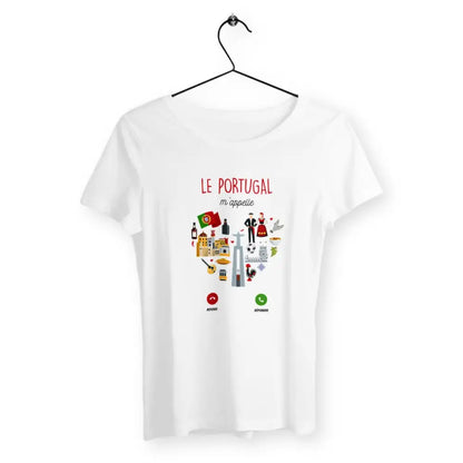 T-shirt femme avec l'inscription 'Le Portugal m'appelle', un design idéal pour les amoureuses du Portugal et celles qui rêvent d'y voyager.