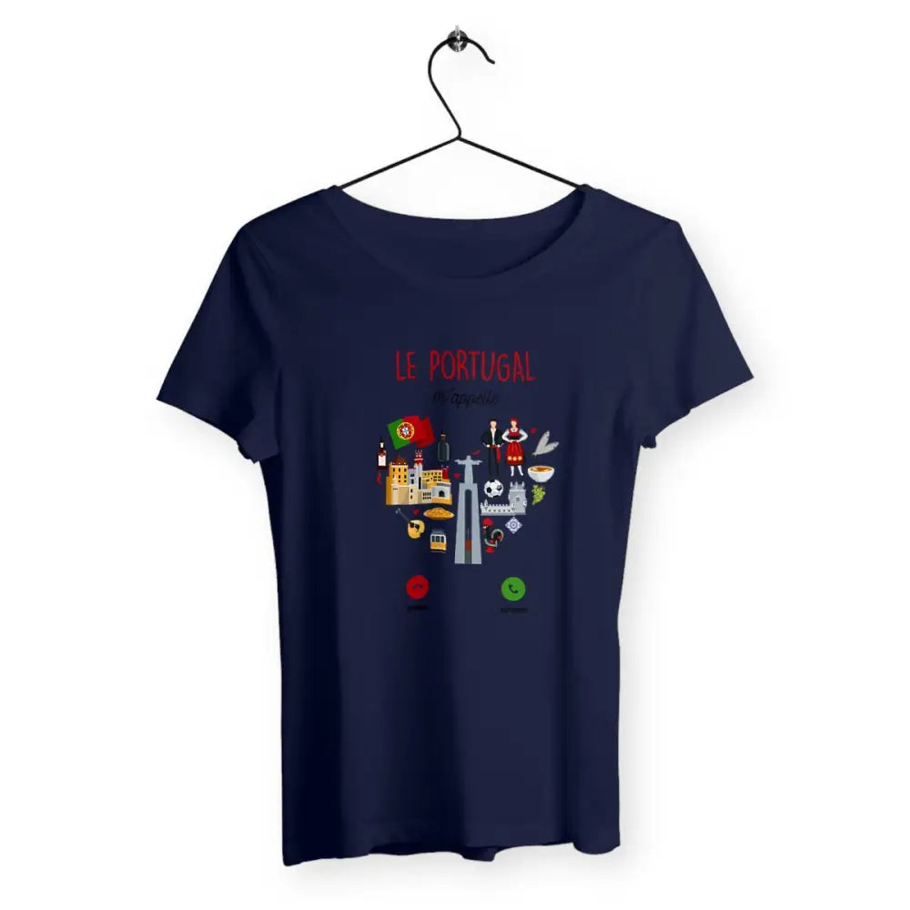 T-shirt femme avec l'inscription 'Le Portugal m'appelle', un design idéal pour les amoureuses du Portugal et celles qui rêvent d'y voyager.