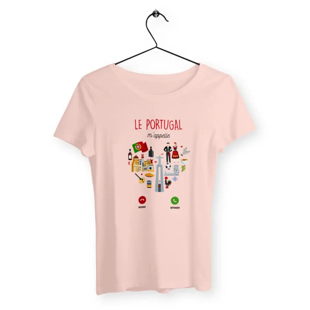 T-shirt femme avec l'inscription 'Le Portugal m'appelle', un design idéal pour les amoureuses du Portugal et celles qui rêvent d'y voyager.