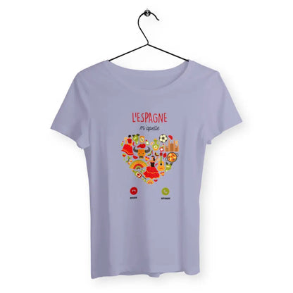 T-shirt femme avec l'inscription 'L'Espagne m'appelle', un design vibrant et exotique, parfait pour les amoureux de l'Espagne ou ceux rêvant de s'évader vers ce pays magnifique.