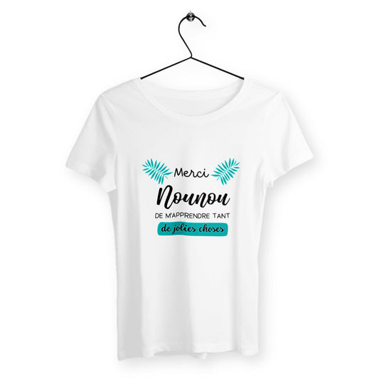 T-shirt femme avec l'inscription 'Merci nounou de m'apprendre tant de jolies choses', un design affectueux et reconnaissant, parfait pour exprimer la gratitude envers une nounou dévouée.