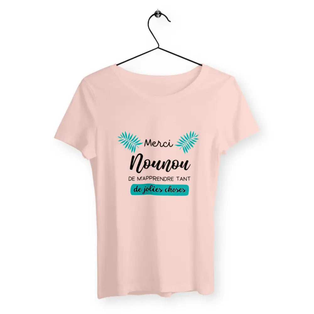 T-shirt femme avec l'inscription 'Merci nounou de m'apprendre tant de jolies choses', un design affectueux et reconnaissant, parfait pour exprimer la gratitude envers une nounou dévouée.