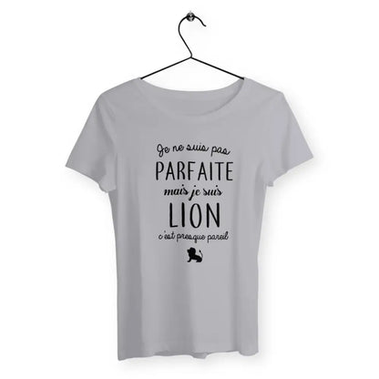 T-shirt femme "Pas parfaite mais lion" – Un design audacieux pour celles qui revendiquent leur force et leur unicité avec une touche de caractère. Parfait pour afficher votre côté sauvage et confiant !