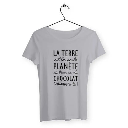 T-shirt femme avec l'inscription 'Préservons-la', un design engagé et éco-responsable, parfait pour afficher votre soutien à la protection de l'environnement.