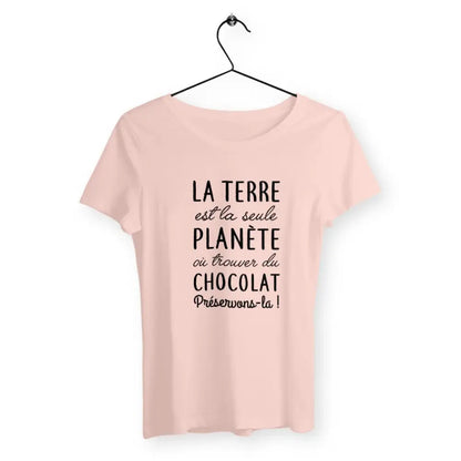 T-shirt femme avec l'inscription 'Préservons-la', un design engagé et éco-responsable, parfait pour afficher votre soutien à la protection de l'environnement.