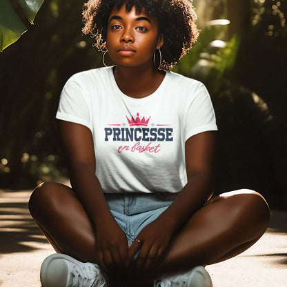 T-shirt femme avec l'inscription 'Princesse en basket', alliant élégance et confort avec un design moderne et décontracté, parfait pour une touche de fun et de style.