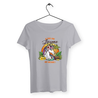 T-shirt femme avec l'inscription "Une licorne qui déchire", un modèle fun et coloré pour celles qui aiment l'univers magique et original des licornes. Confortable et stylé, parfait pour ajouter une touche de fantaisie à votre garde-robe.
