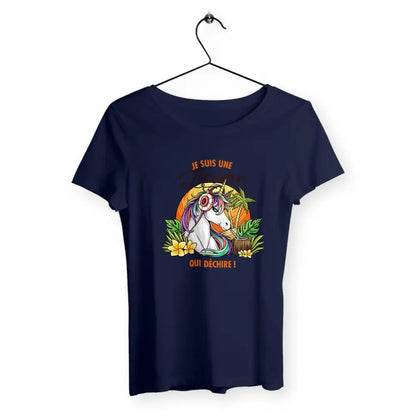 T-shirt femme avec l'inscription "Une licorne qui déchire", un modèle fun et coloré pour celles qui aiment l'univers magique et original des licornes. Confortable et stylé, parfait pour ajouter une touche de fantaisie à votre garde-robe.