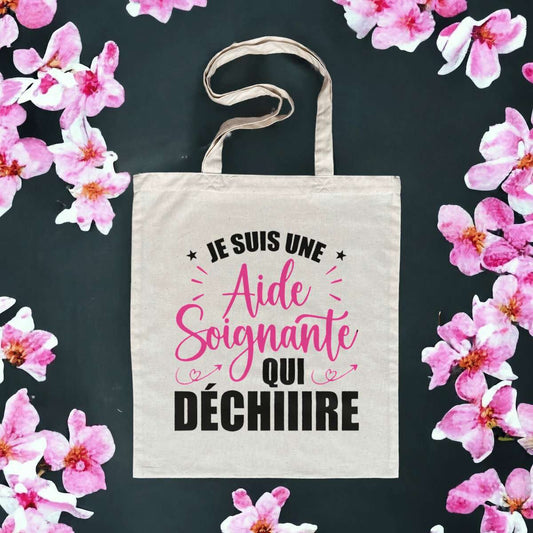Totebag en coton biologique avec l’inscription "Je suis une aide-soignante qui déchire", sac léger de 160 g, taille unique, design engagé et éco-responsable.